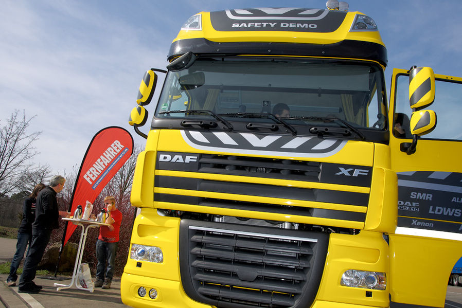 Professionals test the DAF XF 105
