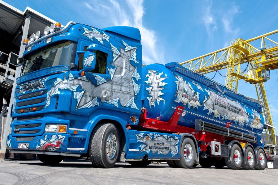 Scania R 480 erlebt sein Blaues Wunder
